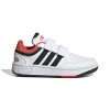 Adidas Modello kids ispirato agli iconici look da basket.